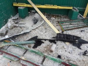 В Витебске водитель въехал в остановку и встретил гаишников голым
