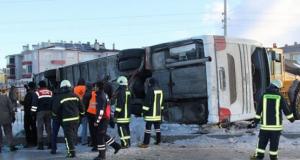 В Турции перевернулся школьный автобус, есть жертвы
