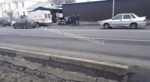 Пожилую женщину и ее внучку сбили на пешеходном переходе в Алматы