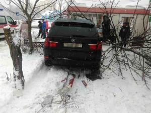 Под Витебском скорая наехала на маленькую девочку, выпавшую из санок