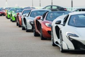 Парад суперкаров McLaren в Гонконге 