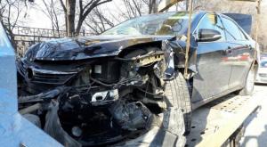 Водитель Toyota снес ограждение на проспекте Аль-Фараби