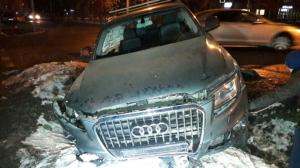 В Алматы на перекрестке с неработающим светофором столкнулись два авто 