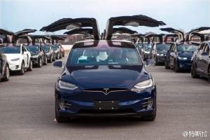 В Китае собралось рекордное количество электрокаров Tesla