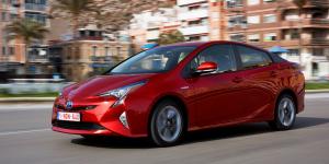 Toyota вернет на российский рынок гибридный Prius