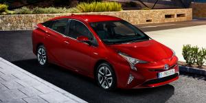 Toyota вернет на российский рынок гибридный Prius 