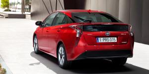 Toyota вернет на российский рынок гибридный Prius 