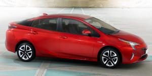 Toyota вернет на российский рынок гибридный Prius 