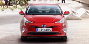 Toyota вернет на российский рынок гибридный Prius 