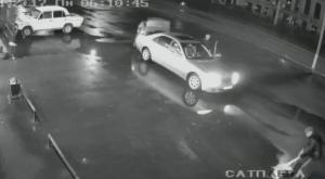 Дерзкий угон иномарки в Таразе попал на видео