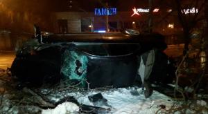Автоледи на BMW попала в тяжелую аварию-"перевертыш" в Алматы
