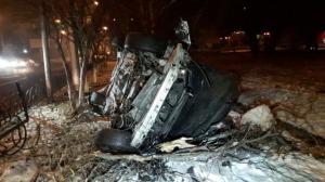 Автоледи на BMW попала в тяжелую аварию-"перевертыш" в Алматы