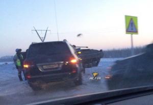 В Новосибирске столкнулись Land Cruiser 200 и БМП 
