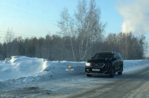 В Новосибирске столкнулись Land Cruiser 200 и БМП 