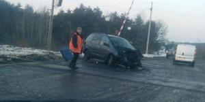 Скоростной поезд Интерсити протаранил автомобиль