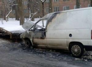 За ночь в Киеве сожгли 18 автомобилей