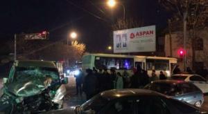 Жуткая авария в Шымкенте: Пассажиры маршрутки вылетали из окон