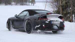 Кабриолет Porsche 911 2019 выехал на зимние испытания