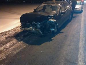 На МКАД пьяный на Mercedes, пытаясь скрыться от погони, снес несколько метров ограждения