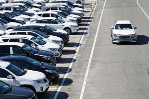 Продажи новых автомобилей в России упали в январе на 3%
