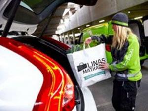 Автомобили Volvo научили принимать посылки от курьеров