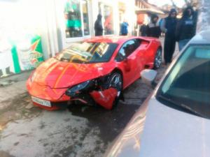 В Крыму попал в аварию суперкар Lamborghini Huracan