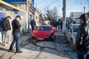 В Крыму попал в аварию суперкар Lamborghini Huracan 