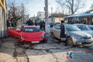 В Крыму попал в аварию суперкар Lamborghini Huracan 