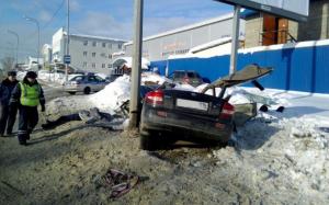 В Казани водитель иномарки погиб, врезавшись в столб