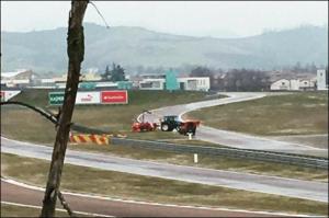 Феттель разбил машину на тестах Pirelli