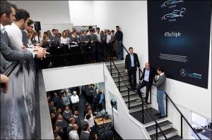 Цетше и Каллениус побывали на базах Mercedes AMG