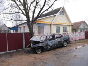 В Борисове BMW врезался в дерево и загорелся 