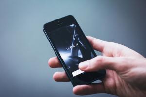 Француз потребовал с Uber 45 млн евро за то, что его бросила жена