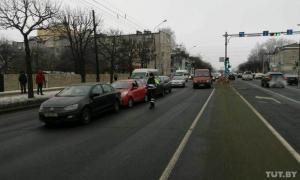 На Орловской из-за несоблюдения дистанции столкнулись четыре автомобиля 