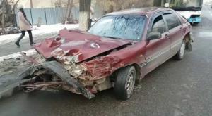 В Алматы автобус на полном ходу врезался в автомобиль на буксире