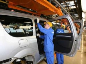 В России из-за кризиса остановились автозаводы