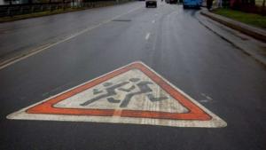 В Гомеле Mercedes с «крутым» номером сбил ребенка во дворе