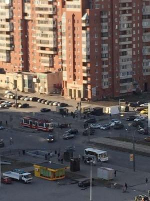 В Петербурге Audi столкнулась с иномаркой и влетела в подземный переход 