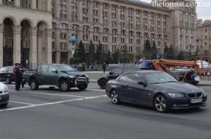 Сын Порошенко на бронированной BMW попал в аварию на Майдане 
