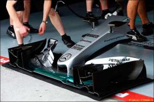В Mercedes опробуют новое переднее антикрыло