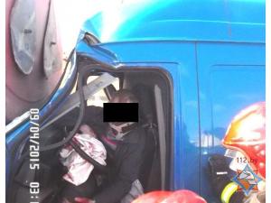 На МКАД VW врезался в МАЗ дорожников 