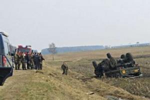 В Беларуси ВАЗ опрокинул КАМАЗ с военнослужащими