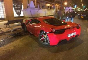 Разбивший свой Ferrari мадридский водитель от расстройства покинул место ДТП