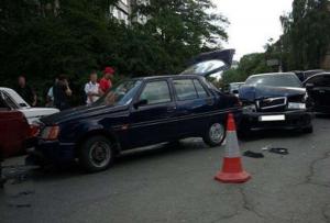 В центре Баку столкнулись 6 автомобилей, есть пострадавшие