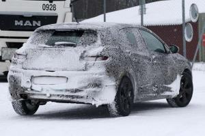 Шпионские снимки Renault Megane 2016 года 