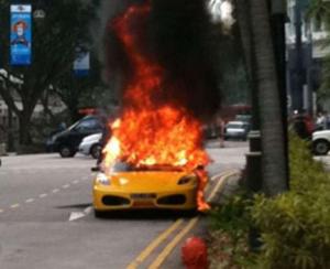 В Гонконге сгорел суперкар Ferrari FF