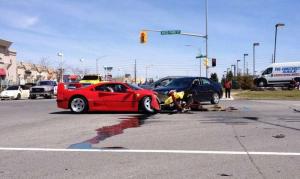 В Канаде Dodge Dart поехал на красный цвет и врезался в редкий суперкар Ferrari F40