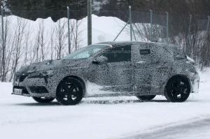 Шпионские снимки Renault Megane 2016 года 