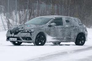 Шпионские снимки Renault Megane 2016 года 