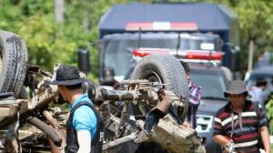 Грузовик врезался в автобус в Таиланде: погибли 11 человек